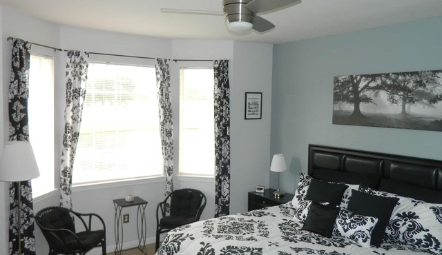 Affordable luxury Disney Escape – 3-Bed Condo, heated Pool, just 2 miles from I4