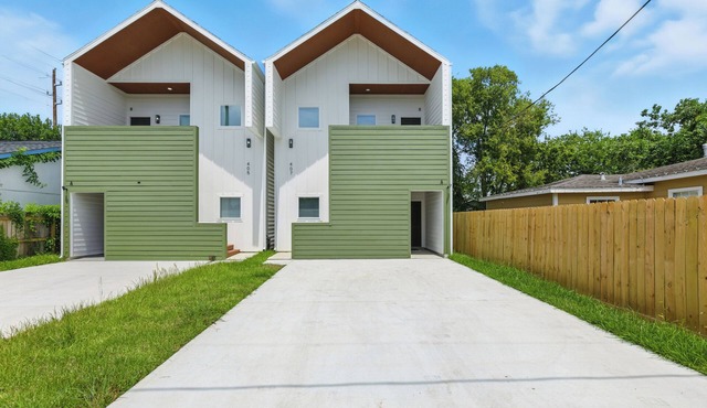 Affordable Luxury. New 3BR/2BA Near Downtown . Mins from IAH & Hobby Airport