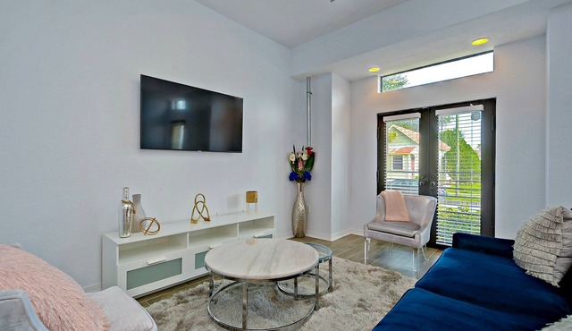 Affordable modern luxury in YBOR City -Downtown Tampa - 10% Weekly Discount