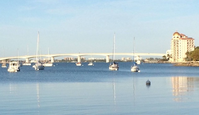Affordable paradise - walking distance to downtown Sarasota!