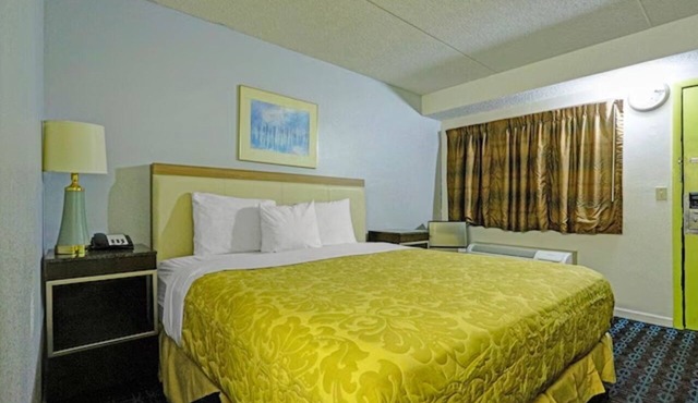 Affordable & Pet-Friendly Room w/Free Parking, Near Golden Gate Park