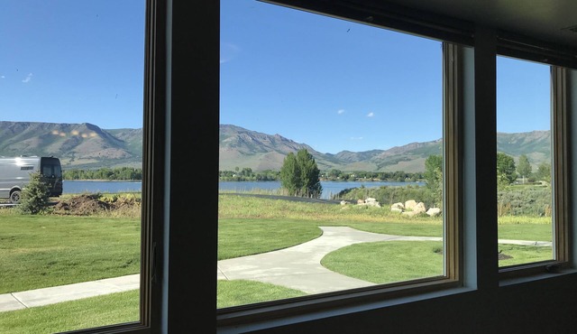 Affordable Pineview Reservoir 2 Bedroom Suite with a View