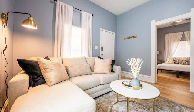 Affordable Quaint Retreat in Indianapolis