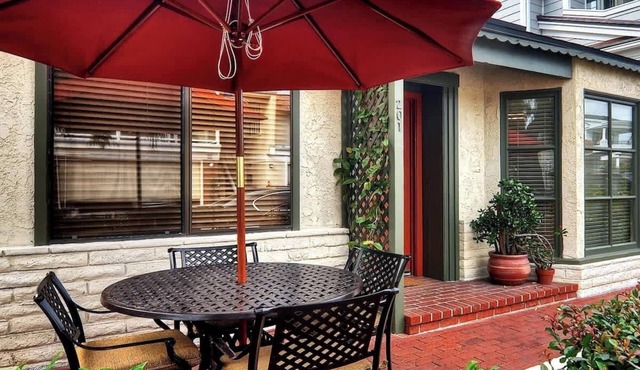 Affordable Quaint Cottage Balboa Island: 201 Ruby