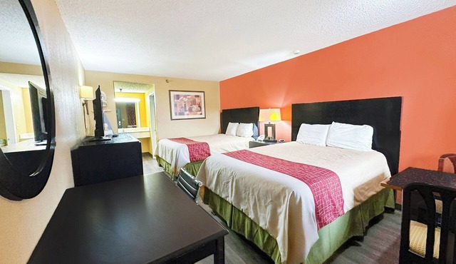 Affordable Queen Room l Perfect for Budget Travelers Visiting Rome