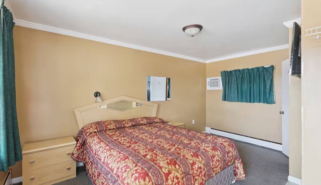 Affordable & Relaxing Room w/Free Parking – Ideal for Road Trippers