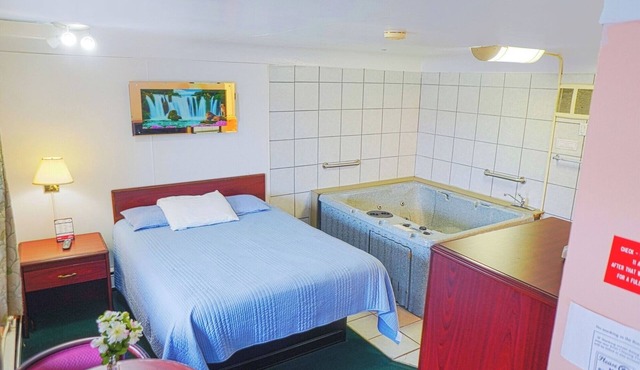Affordable Retreat w/Private Bath – Perfect for Exploring Bay City on a Budget