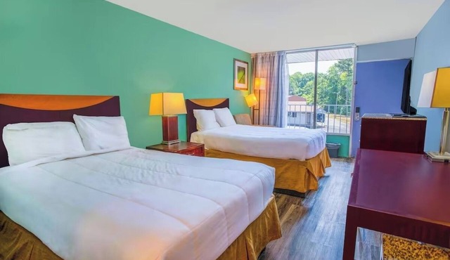 Affordable Room Close to Sedge Garden Park – 7 Miles