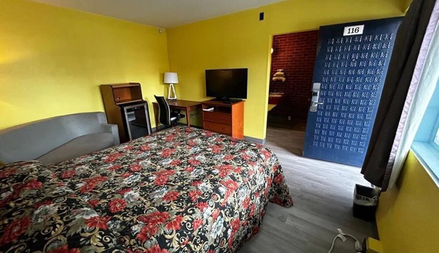 Affordable Room for Business Travelers – Ideal Central Location Access