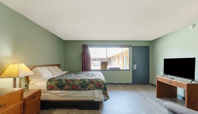 Affordable Room Near Sea Center Texas + Free Parking for Convenience