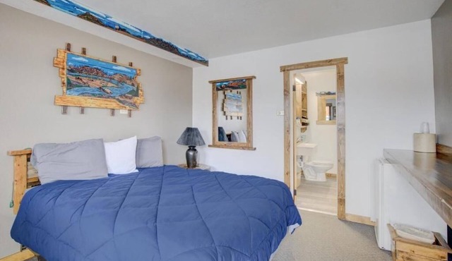 Affordable Room Perfect for Rest Stops Along I-90, Pets Allowed, Free Parking
