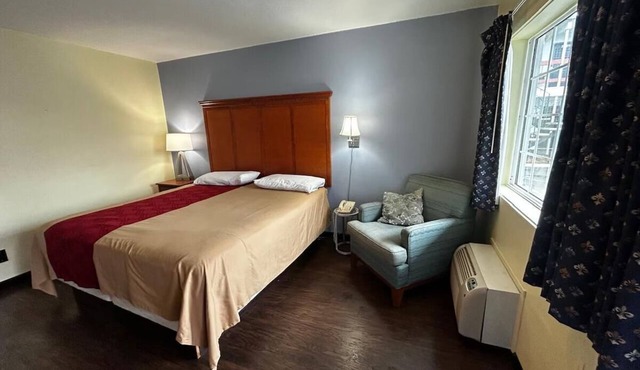 Affordable Room Stay Close to Major Attractions + Free Private Parking