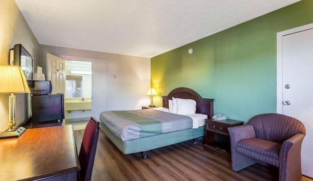 Affordable Room w/Grab-and-Go Breakfast & Excellent Location Off I-95