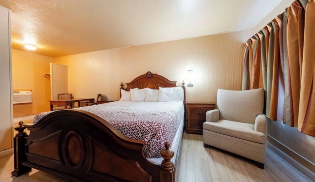 Affordable Room w/Kitchenette, Free Parking & Proximity to Scenic Spots