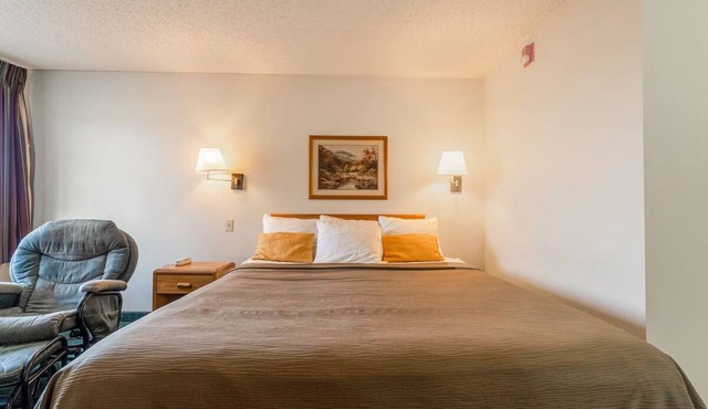 Affordable Room w/King Bed Near Dining Texhoma Dining Spots