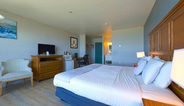Affordable Room with Stunning Ocean Views Just 250 Ft from the Nye Beach