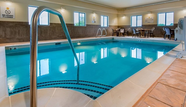 Affordable + Spacious Room Near Omaha's Henry Doorly Zoo & Bob Kerrey Pedestrian