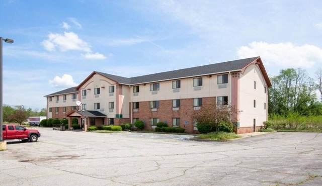 Affordable Stay Along I-94 Near Chicago & Indiana Dunes National Park