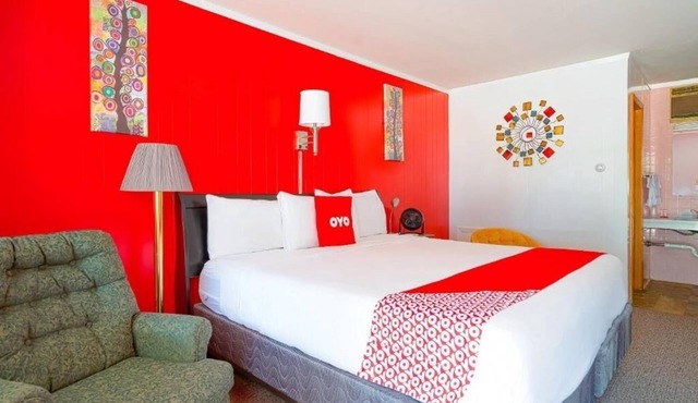 Affordable Stay w/Parking Near Attractions & Dog Friendly