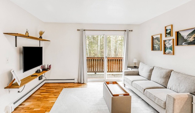 Affordable stay with mountain views, W/D access, & deck - dog-friendly