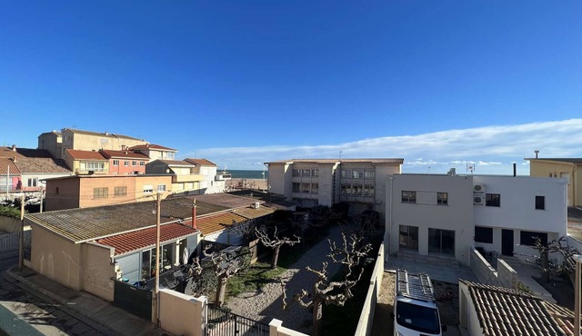 Affordable studio for 4 with balcony near the beach