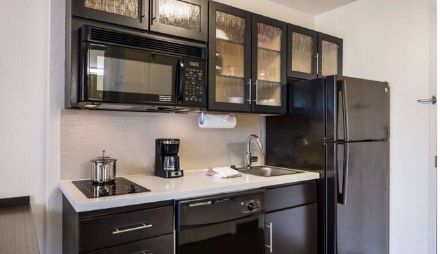Affordable Suite w/Full Kitchen – Perfect for Work or Family Stays
