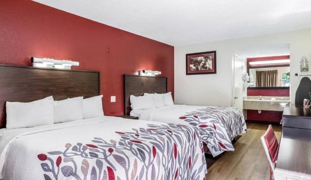 Affordable Unit for Budget Travelers Near Rex Museum - Free Parking