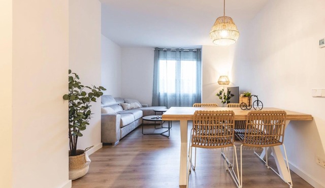 Afra - Holiday Apartment in Girona | Bravissimo
