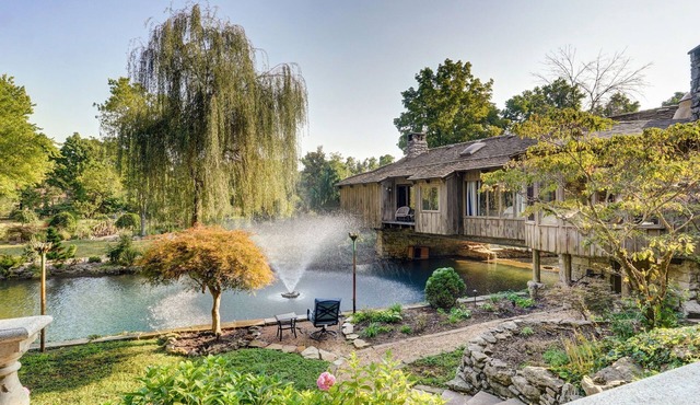 African Queen, Private Lake and Indoor Hot Tub on 4 acres