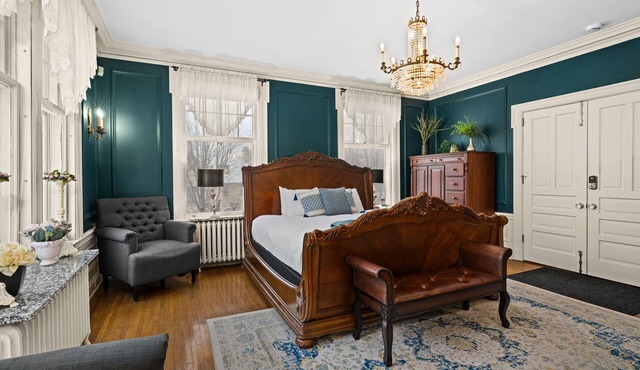 AG Thomson Suite w/King Bed & Sauna