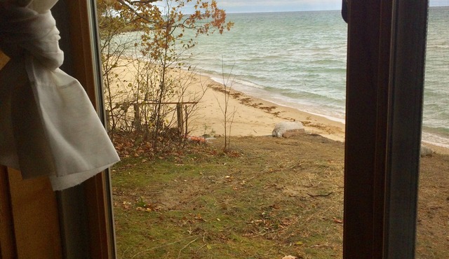 Agamiing Minwendam - Lake Michigan Cottage in Natural Setting