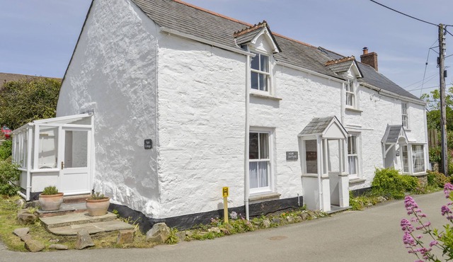 AGAR COTTAGE, pet friendly, with open fire in Trelights