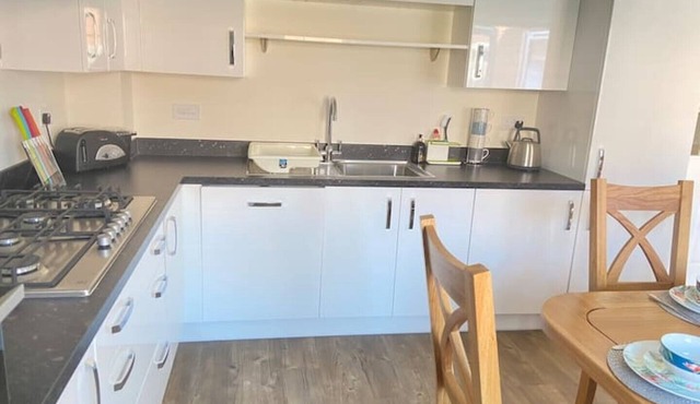 Agase Way - Stylish 4 Bed Home