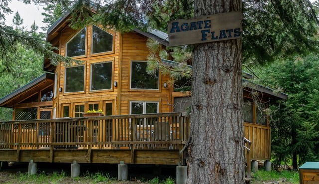 Agate Flats Cabin w/Jacuzzi and Wood Stove at Green Springs Inn