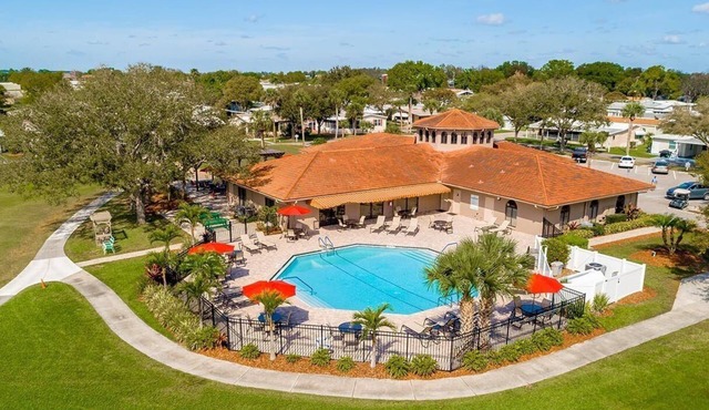 Age Restricted Golf Community 2 Bed/Office/Den, Backyard, Golf, Pool, Disney