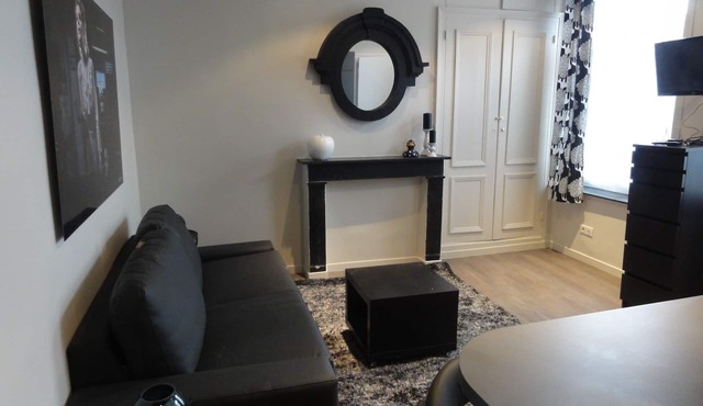 AGENCY MOMENT 'APART - Glam' Rock