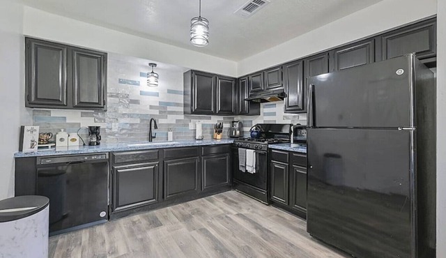 Aggie House ~ The Perfect convenient family getaway!