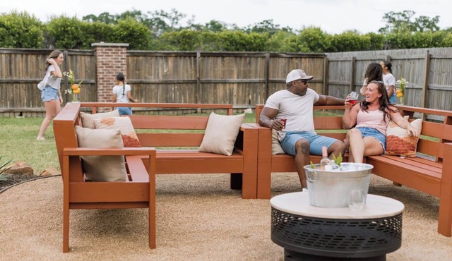 Aggieland Escape | 5BR w/Backyard Theater + Mins to A&M