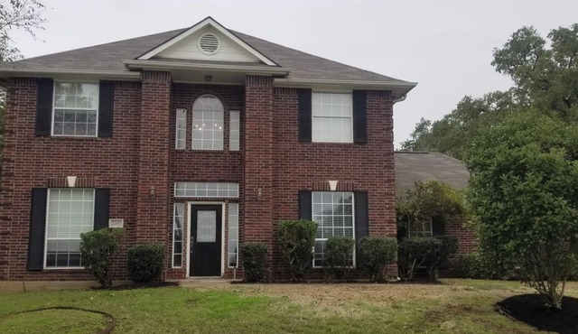 AGGIELAND RETREAT! CLOSE TO KYLE FIELD FAMILY FRIENDLY AND FULLY FURNISHED.