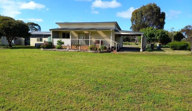 Aggies is a 2 bedroom cottage in a semi rural part of Goolwa. Close to the river