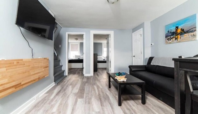 - AGH Walkable - Free Parking - Washer & Dryer -