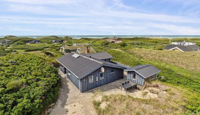 "Aghe" - 250m from the sea by Interhome