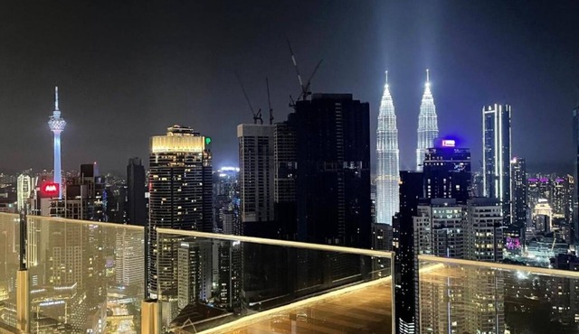 Agile Sky Pavillion Residence KL by Moonlight