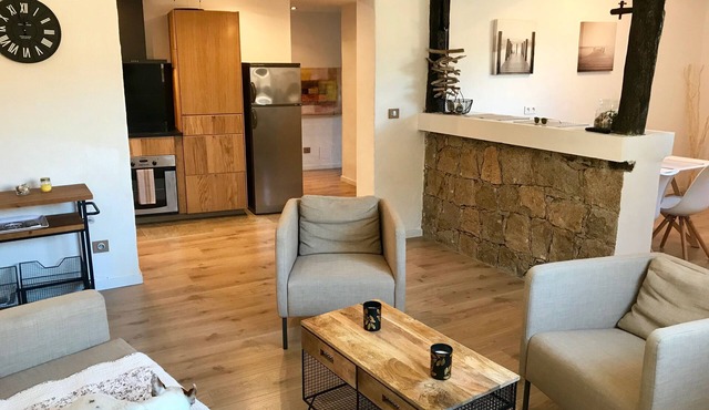 AGOSTA PLAGE, Bas de villa in the heart of a stone hamlet