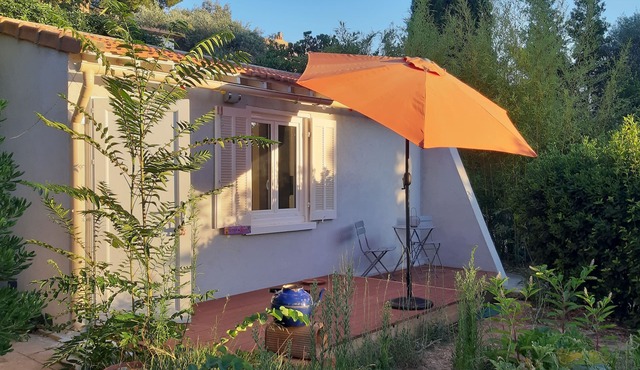 Agréable Cabanon au Cœur D'un Typique Jardin Toulonnais