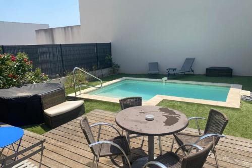 Agréable et lumineuse maison t4 air conditionné piscine jacuzzi parking