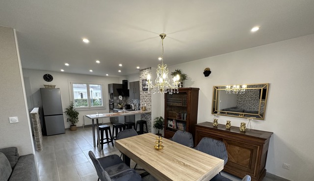 Agréable Maison Avec Jardin et Balcon à Joinville