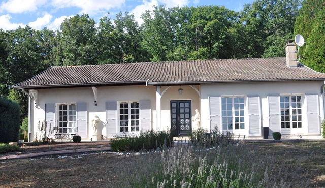 Agréable Maison "Bruyère et Charmes de Bourgogne" (proche Cluny, Taizé)