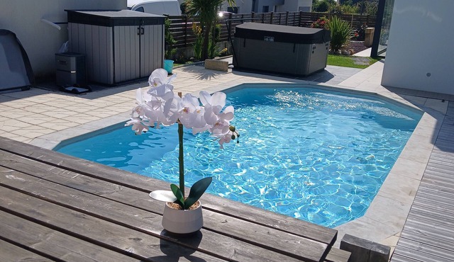 Agréable Maison en Bois Avec Piscine, Spa, Sauna en Bord de mer