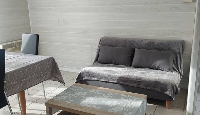 Agréable Petite Maison de Campagne Dans les Environs de Chef-boutonne 79